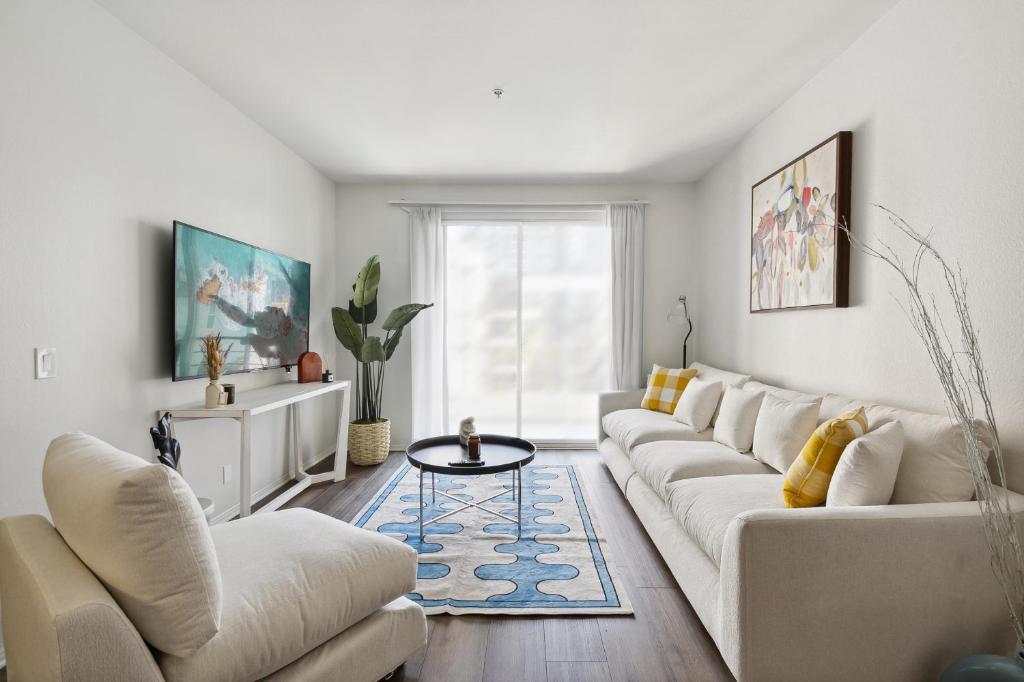 2BDR Home Away From Home in Marina del Rey image