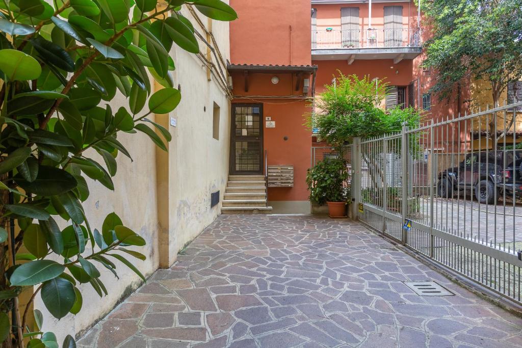 GuestHost - Piccola Anastasia - Your Cozy Bologna Stay - Tap to explore photos