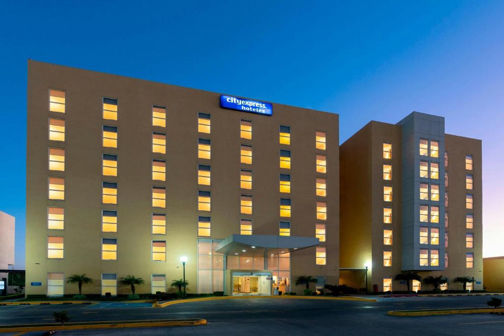City Express by Marriott Aguascalientes Sur - Tap to explore photos