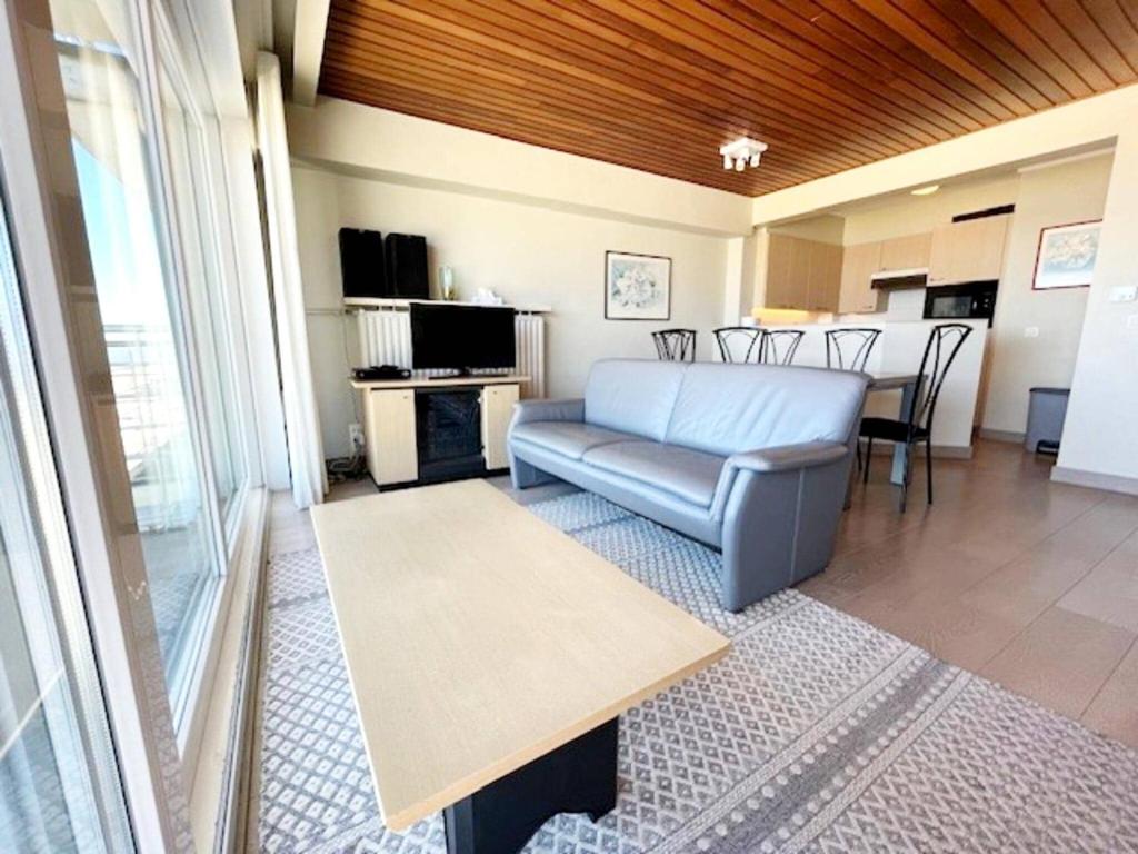 Apartment in Wenduine with Hinterland View
