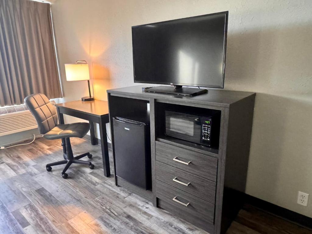 Baymont by Wyndham Great Falls City Center - Tap to explore photos