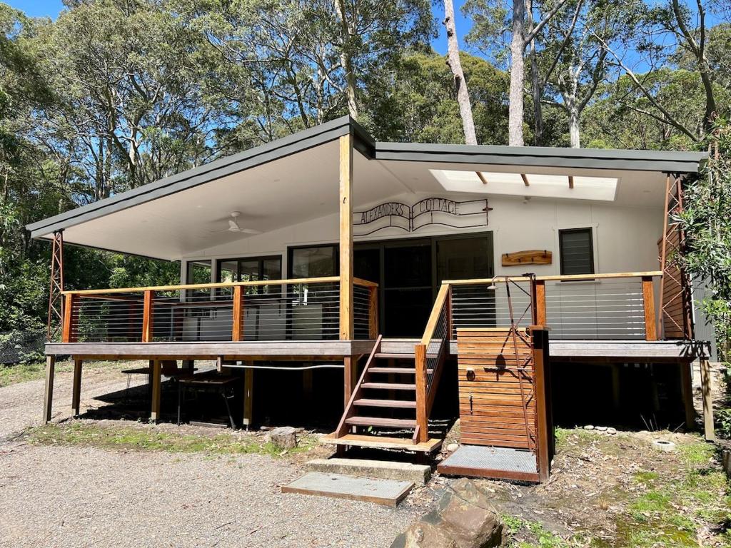 Alexander's Cottage, Pebbly Beach