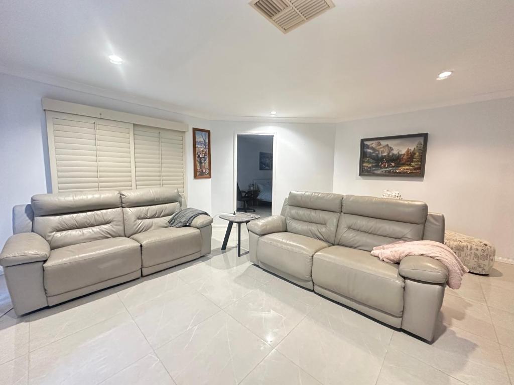 Entire 5BR resort-like Home with Private Pool photo 2
