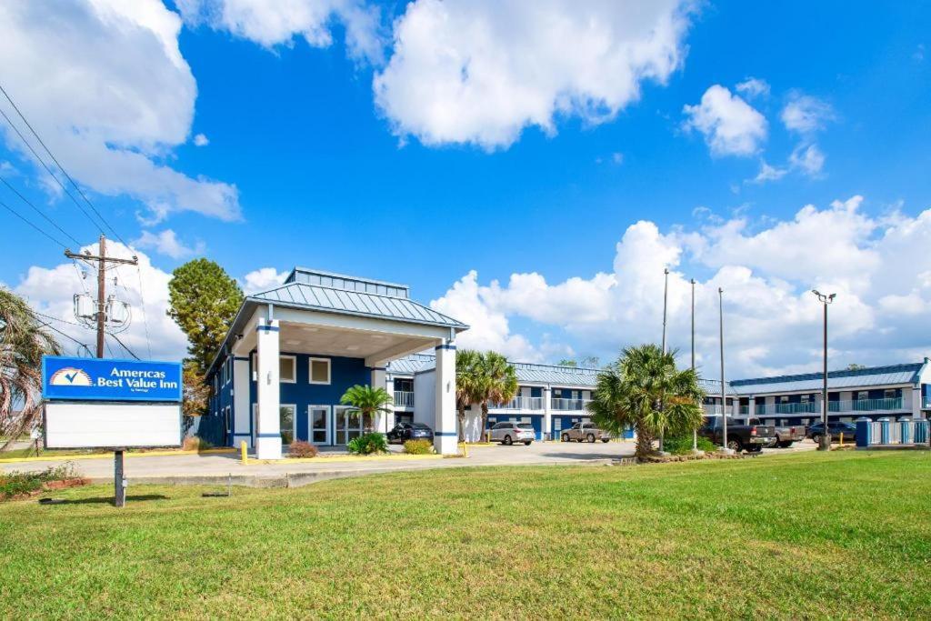 Americas Best Value Inn Gonzales image