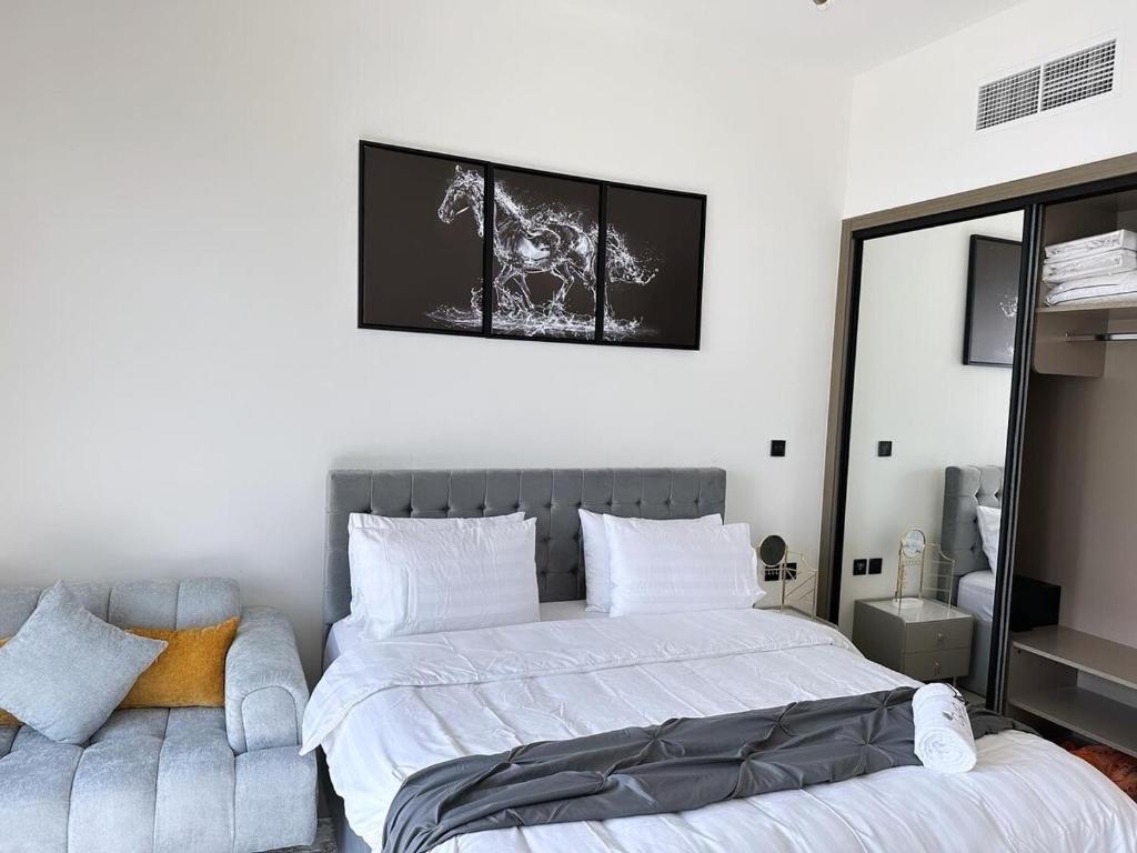 Binghatti canal suites smart home by kings holiday photo 1