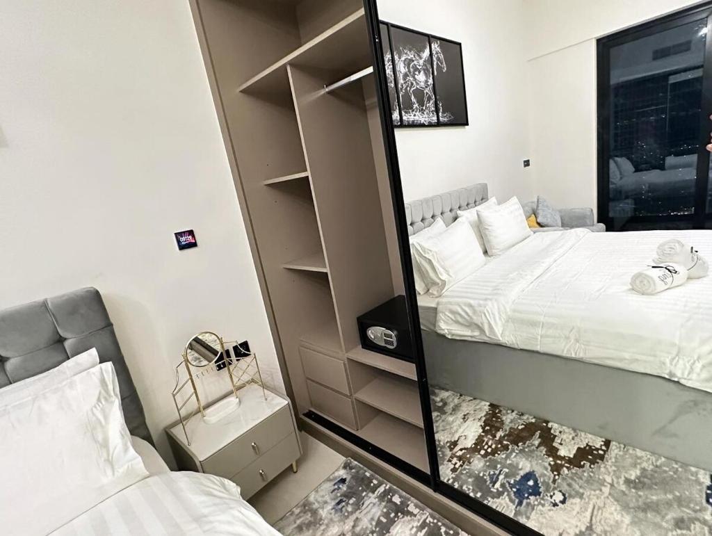 Binghatti canal suites smart home by kings holiday photo 2