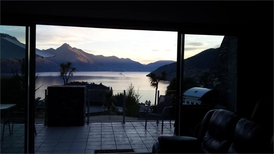 Downtown Queenstown Apartment photo 4