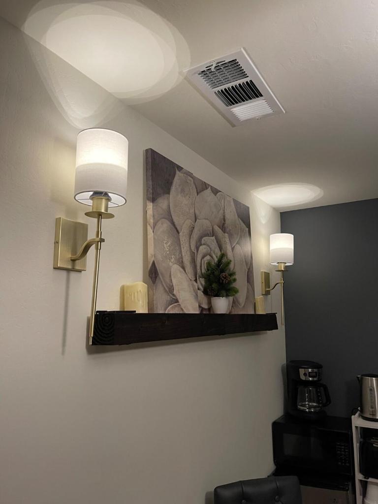 Cozy one bedroom and one living room private suite image