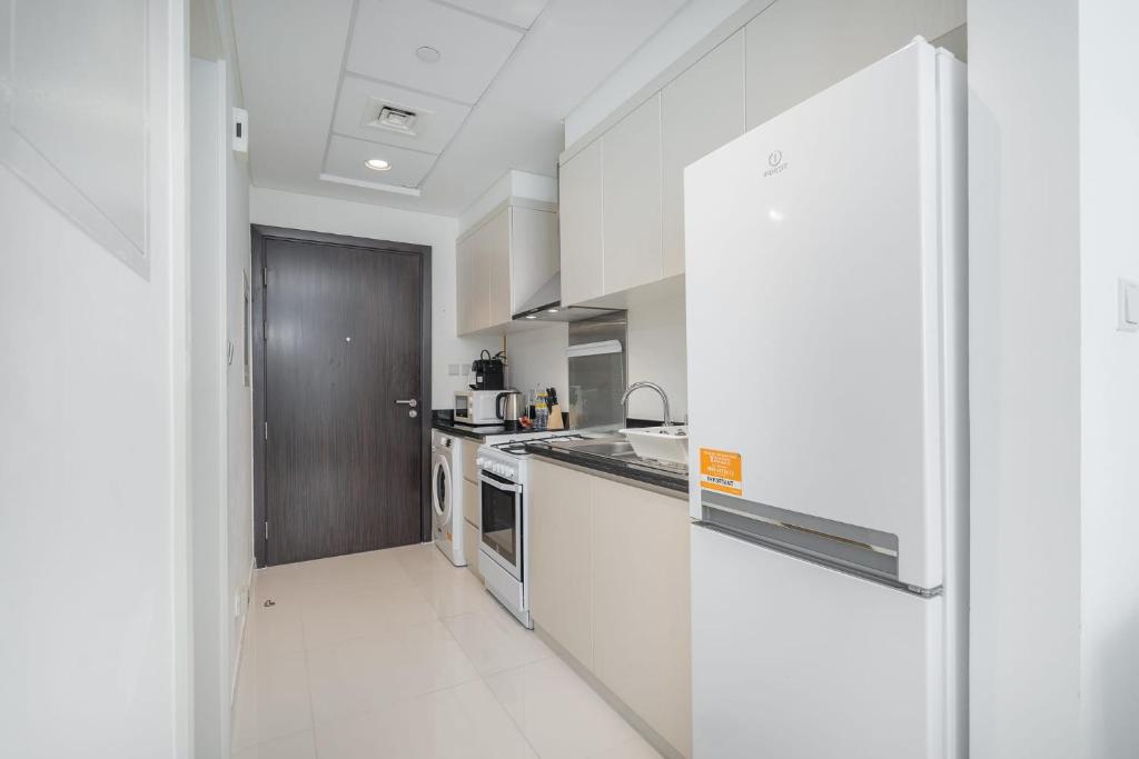 Majestic Studio in Damac Carson C photo 3