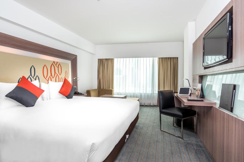 Двухместный (Номер Делюкс с кроватью размера «king-size»), Отель Novotel Bangkok Fenix Silom