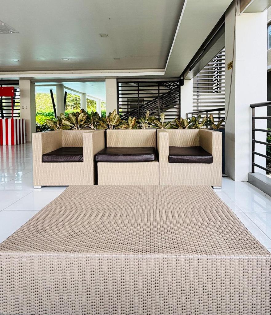 Ultra-spacious Two Bedroom - Tap to explore photos