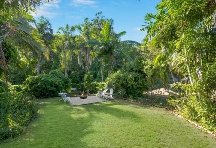 Large Family home in paradise! 1x 3 Bed house and 1x 2 Bed house only 1 Booking at any time photo 2