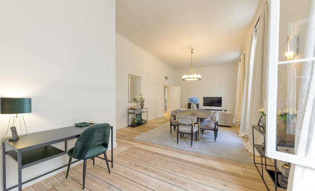 Apartment in the hyper-center photo 4