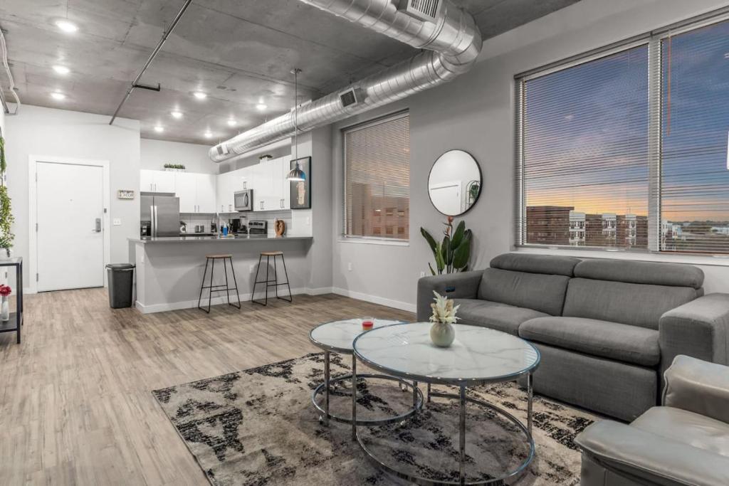 Modern 2 Bed Getaway Steps from Tropicana Field image
