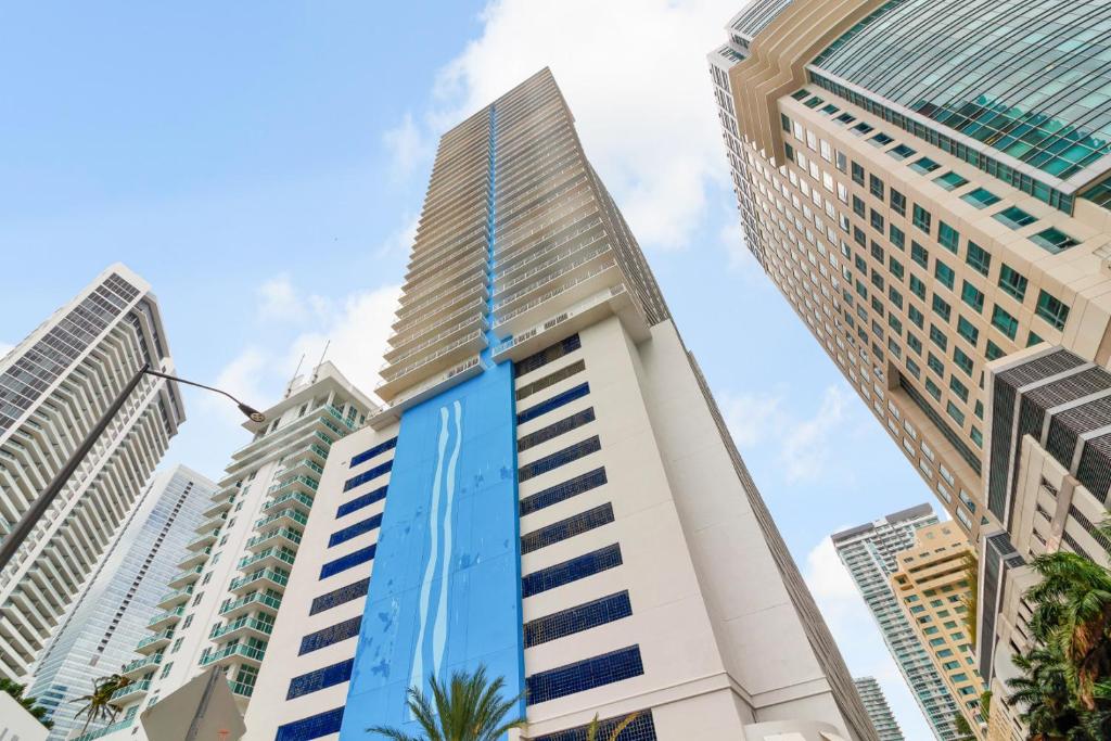 Perfectly Located Miami 3BR with Stunning Views