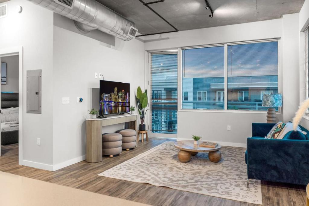 Spacious 2BR Retreat Perfect for Tropicana Events image