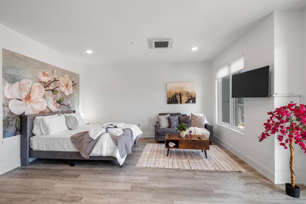Modern Nolibs Studio Resort Perks image