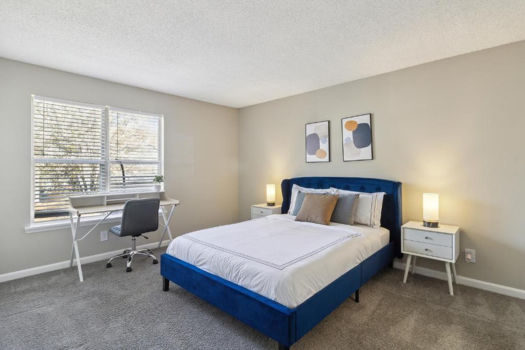 Park At London F4 I Spacious 2 Bed 2 Bath image