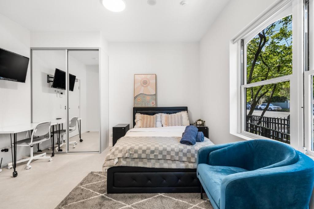 Cozy, morden and independent studio in city with private kitchen & bathroom photo 4