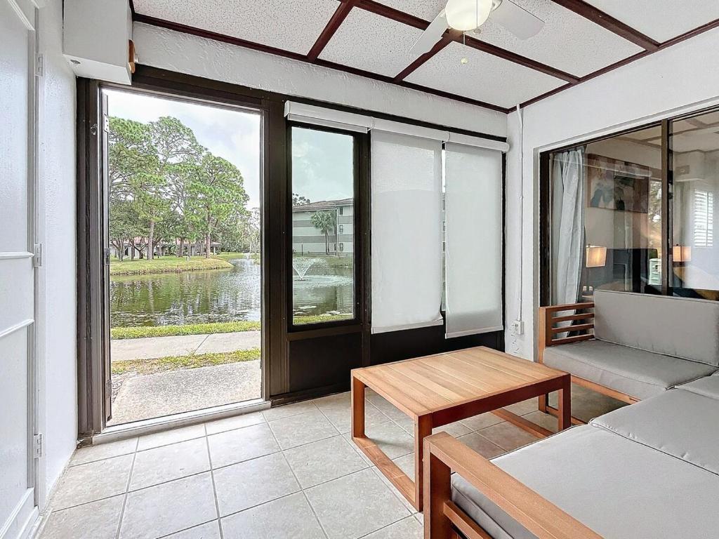 Clearwater Spacious Getaway- Comfort &Convenience image