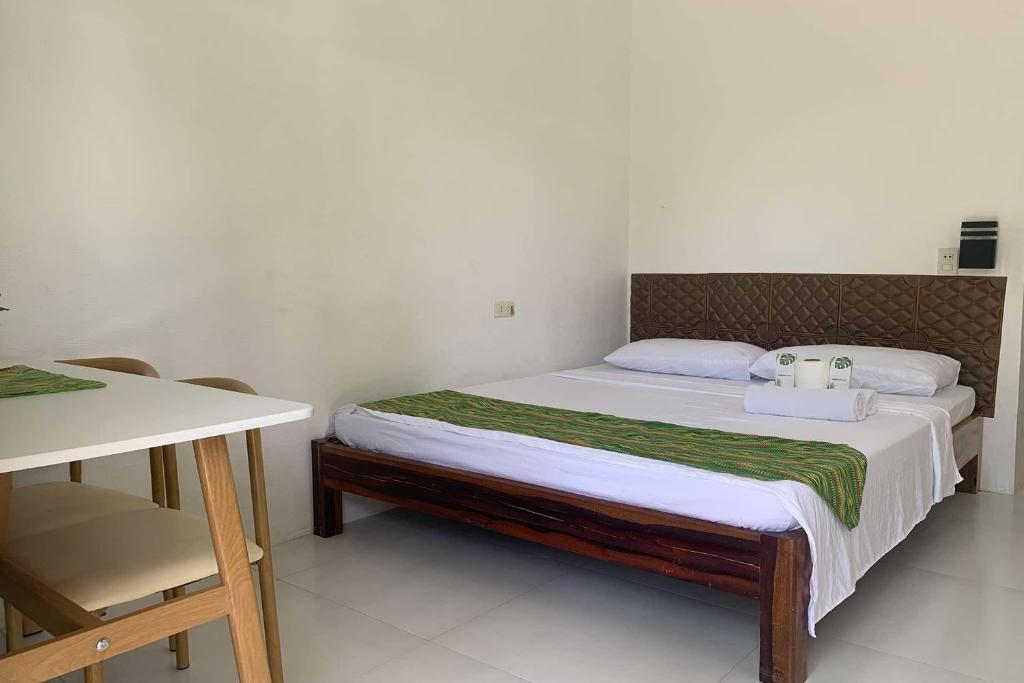 Green Dale's Travellers Inn Puerto Princesa Room Type - Standard Queen Room