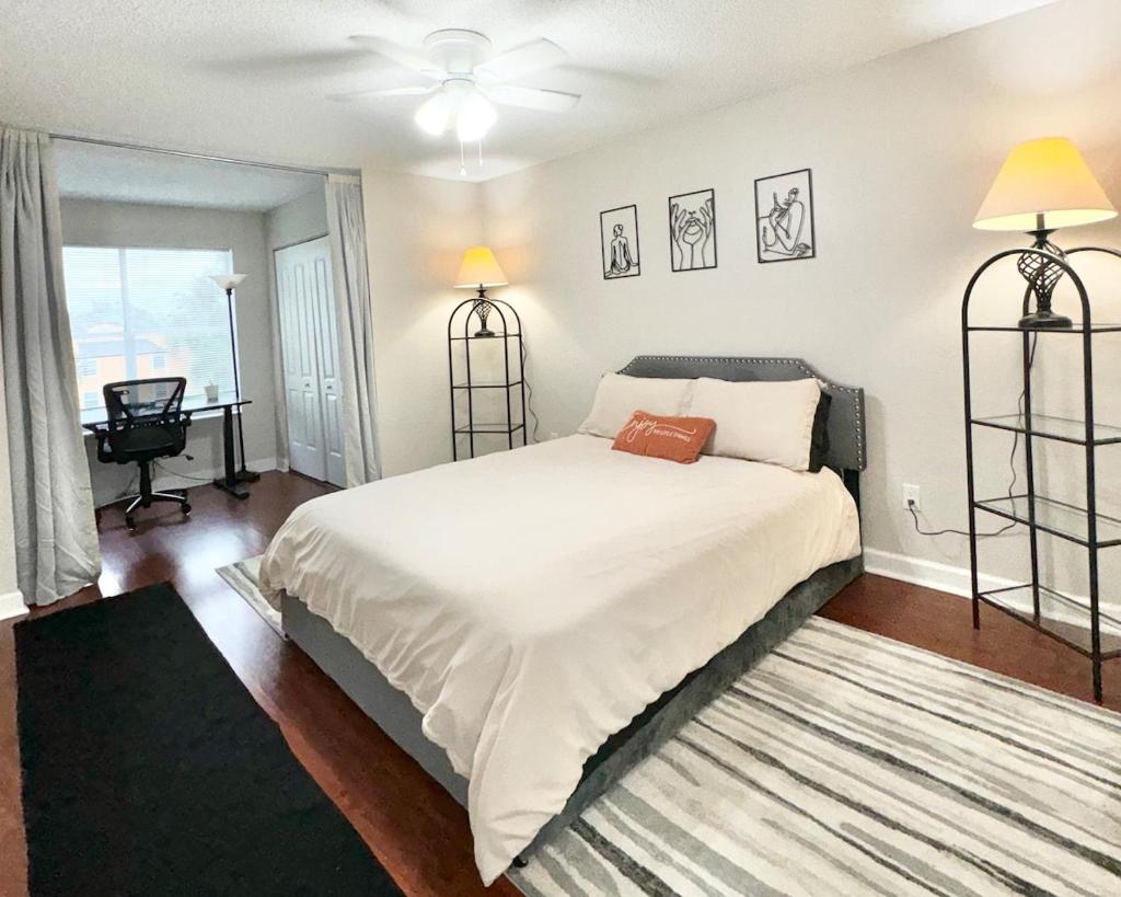 Mid-Century Loft with 11a-8p Check-In image