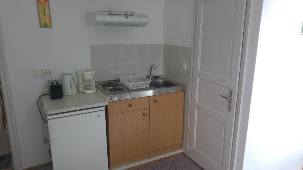Апартаменты (Апартаменты с балконом 6), Holiday Apartmanház with garden