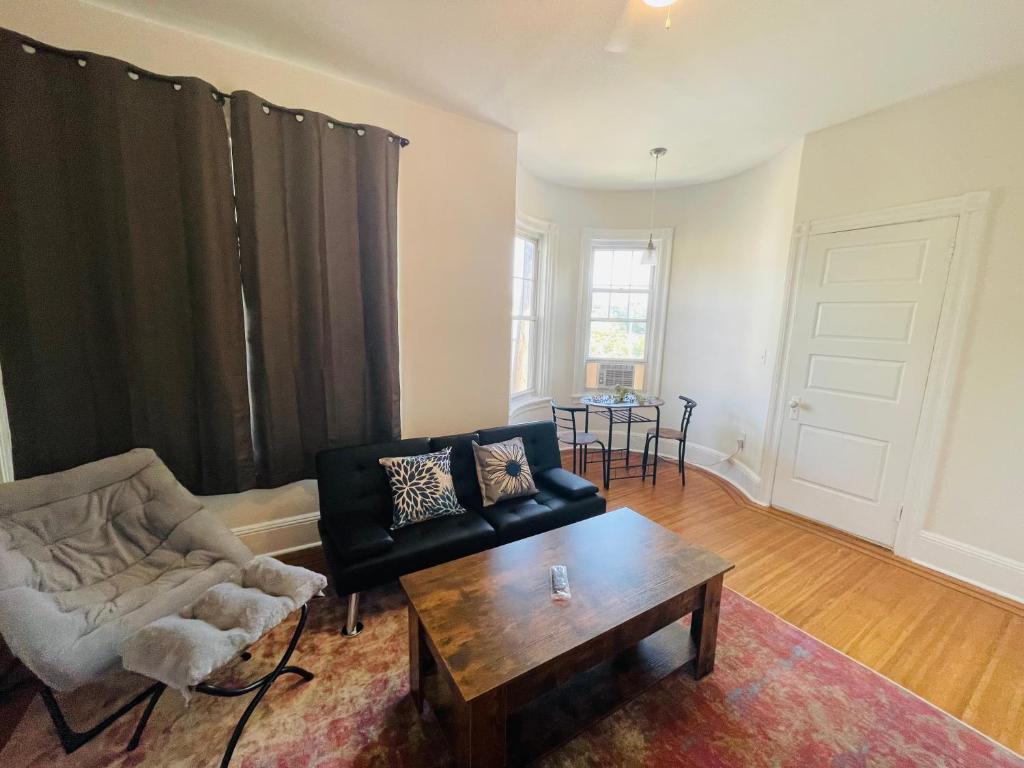 Charming 15-bedroom Apartment In Elkins Park! image