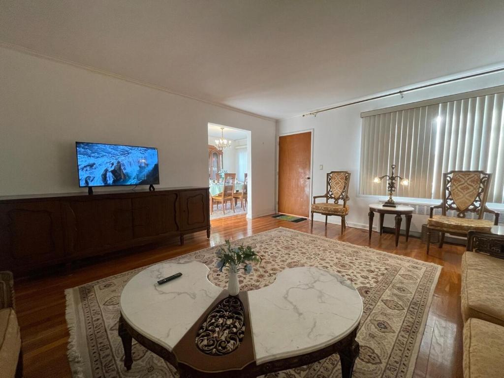 Luxury two bedroom apartment in a private house image