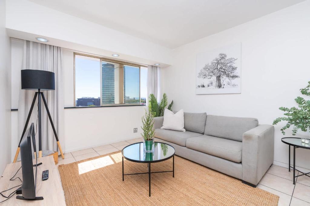 Sea Point, Secure, Modern 1 Bedroom Apartment - Tap to explore photos