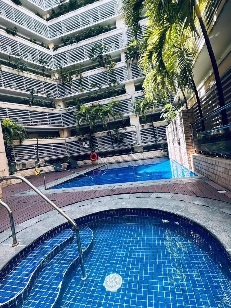 Jace Oasis, Metro Manila