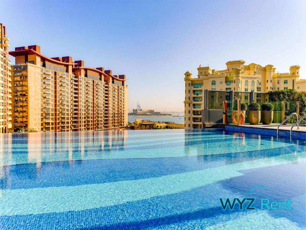 Opulent Studio in Palm Tower with Sea View