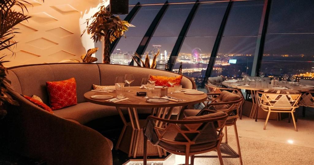 Opulent Studio in Palm Tower with Sea View photo 1