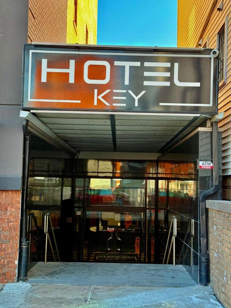 Hotel Key LaGuardia Airport image