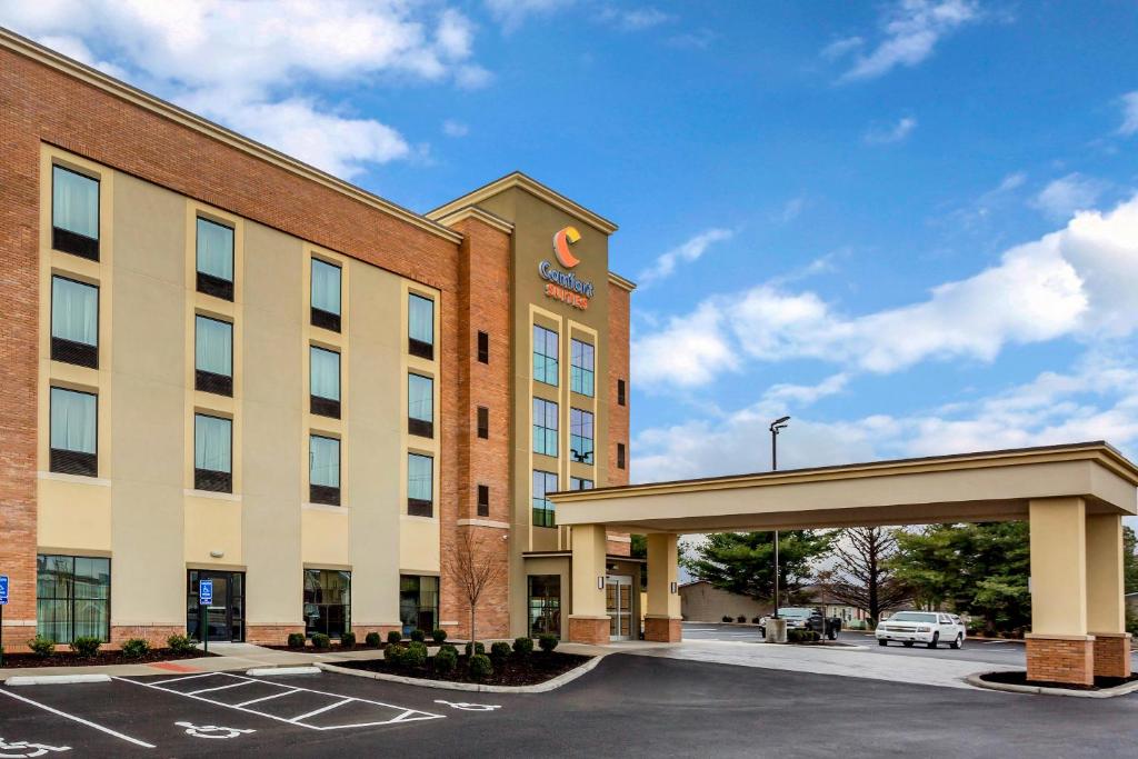 Comfort Suites image