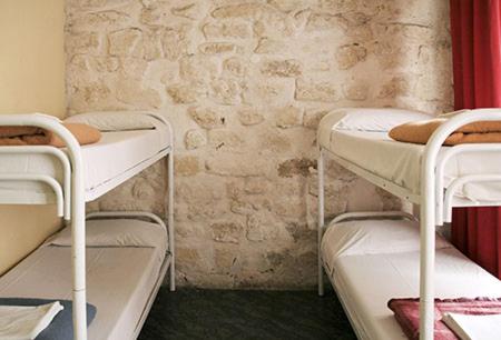 Номер (Кровать в общем 4-местном номере для мужчин и женщин), Aloha Hostel
