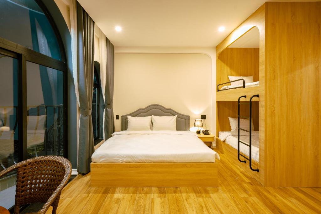 Ngọc Minh Châu Hotel - Tap to explore photos