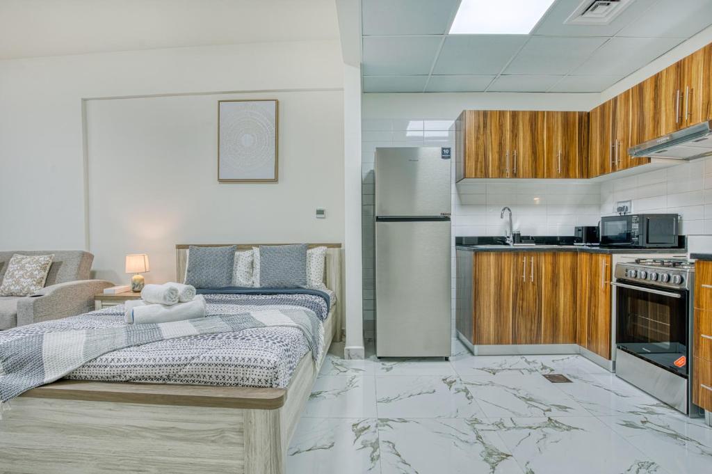 Luxury Studio with Marina View Al Hamra Village photo 4