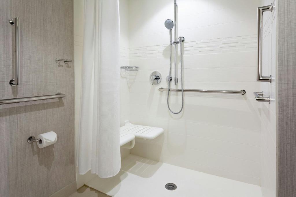Residence Inn Portland Downtown/Pearl District - Tap to explore photos