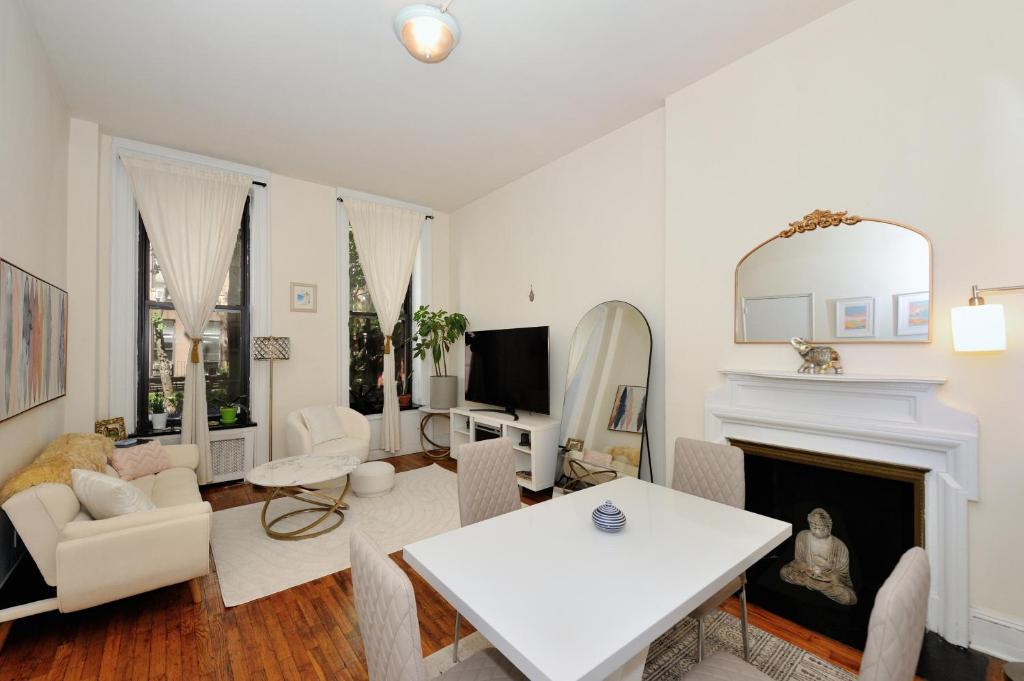 1 Bedroom1Bath furnished in Midtown East image