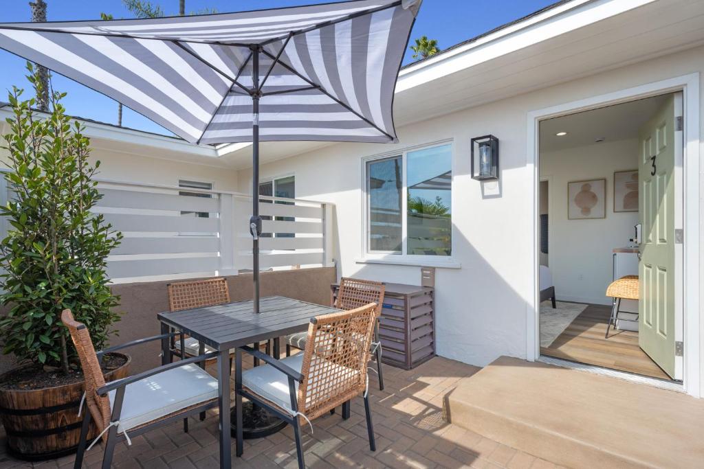 South O Bungalow 3 - Deluxe Queen Studio + Patio image