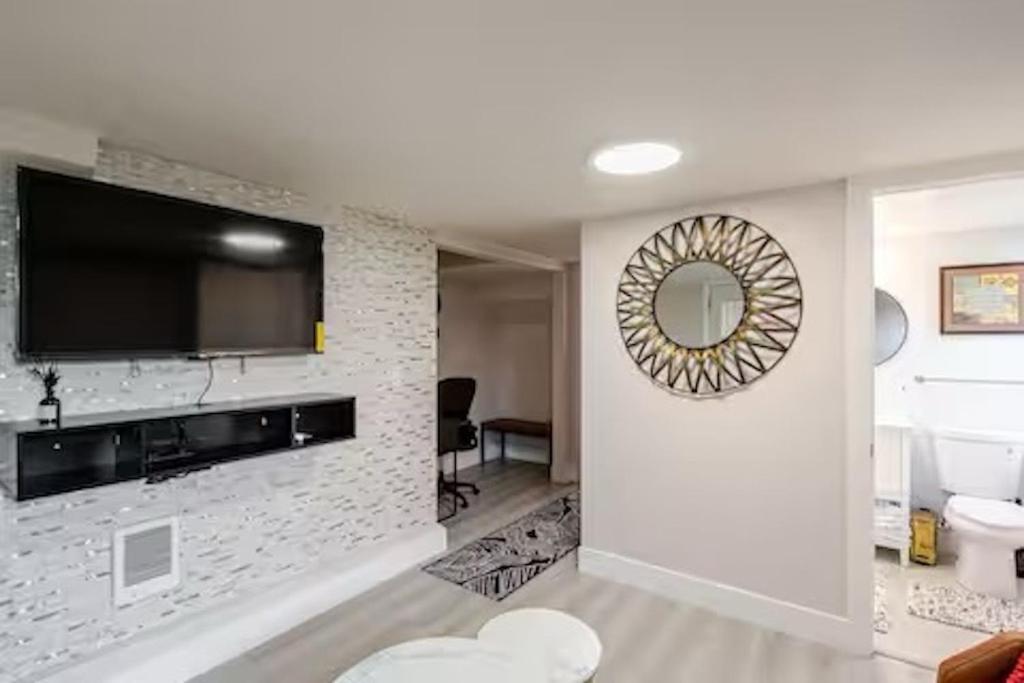 Cozy 1BR near OAK Airport image