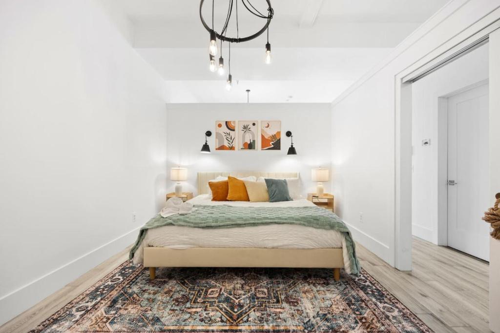 20 Mins to NYC - High-End 1BR with Work Desk and Gym image