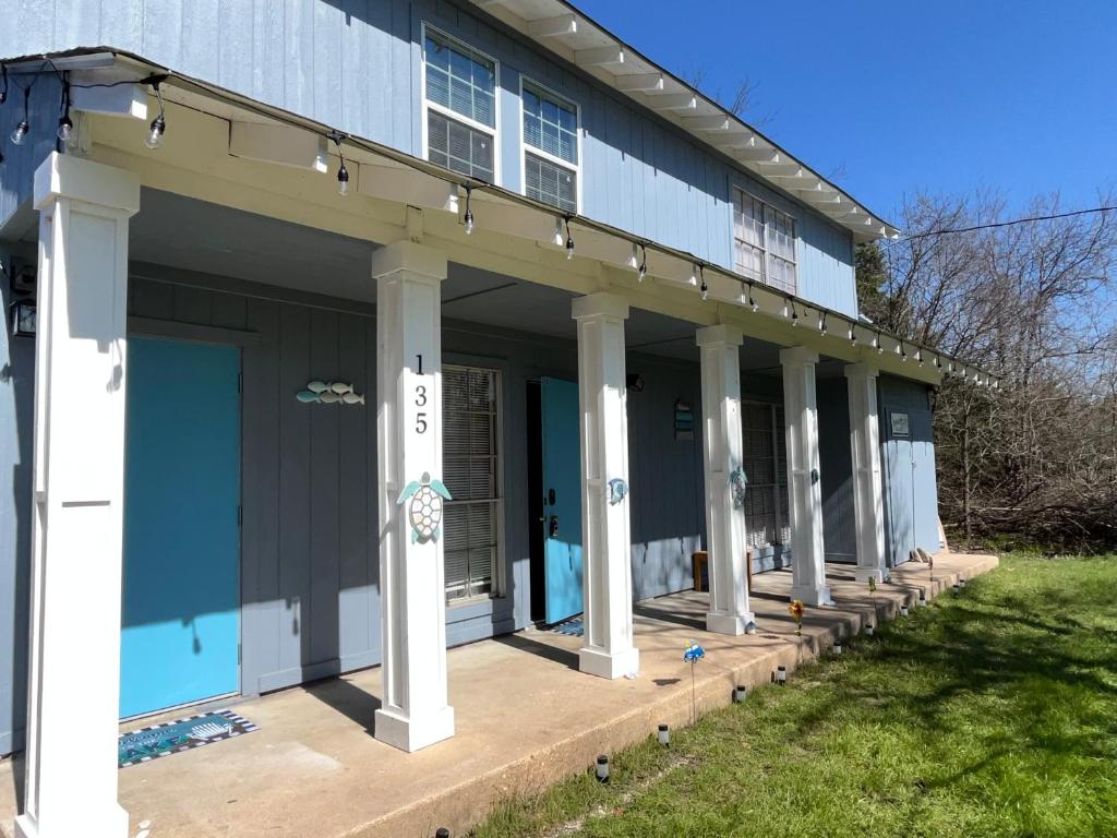 Country Lake House image