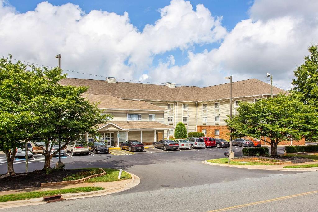 Suburban Studios near University of North Carolina-Charlotte image