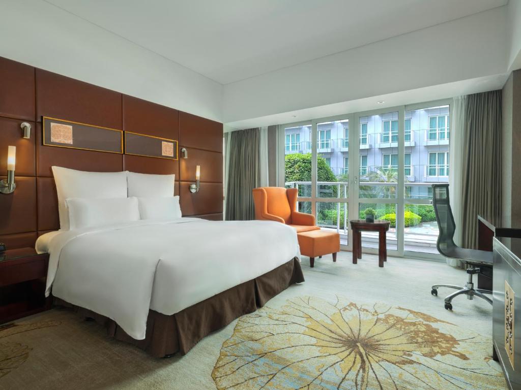 Pullman Guangzhou Baiyun Airport Room Type - Deluxe King Room with View
