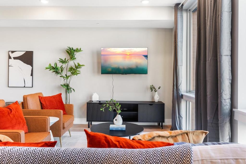 Sleeps 4! Workspace Close to Brooklyn Bowl, Fillmore image
