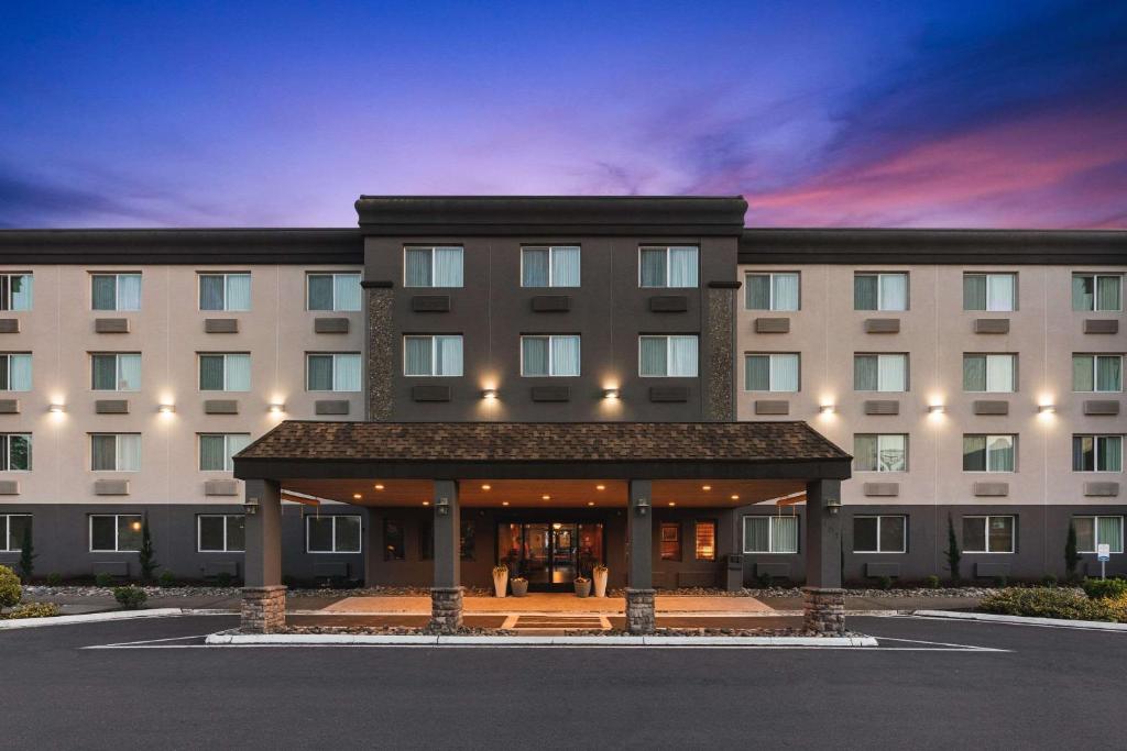 Comfort Inn & Suites Vancouver Downtown City Center image