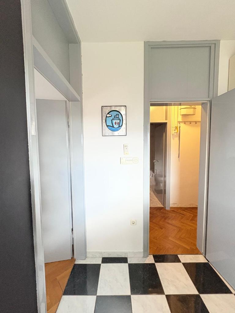 Franko's Cozy Apartment with garage - Tap to explore photos