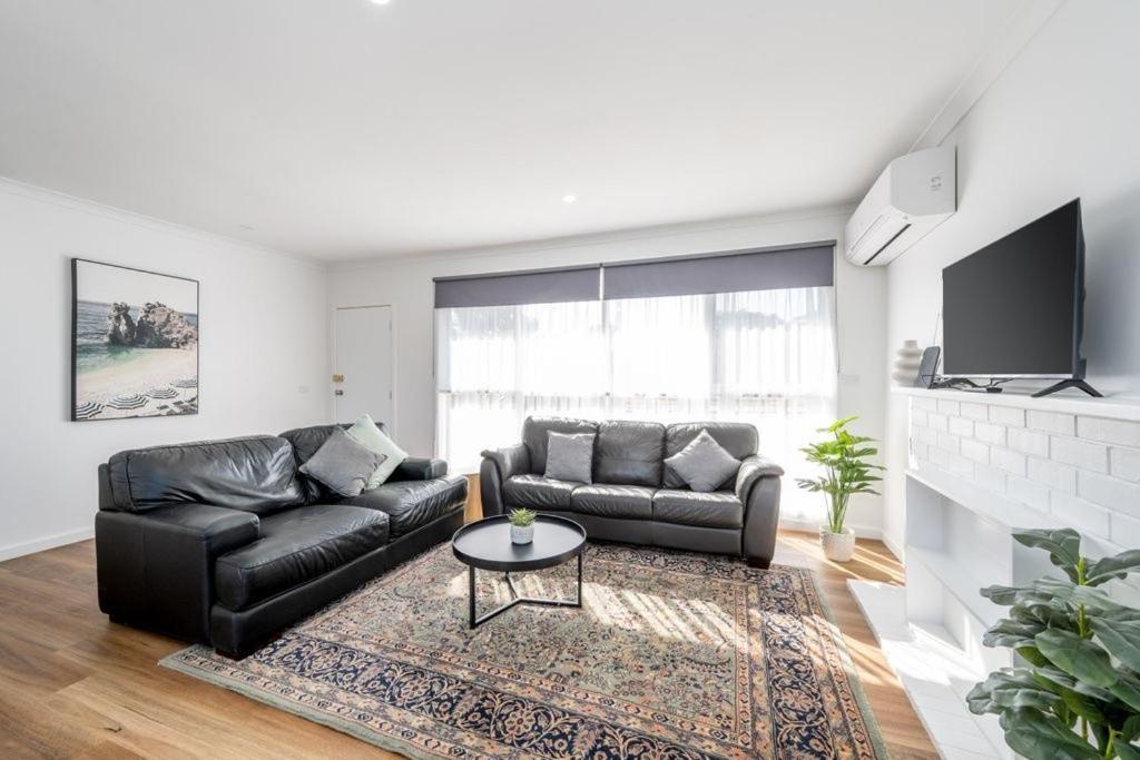 Nth Central 4BR Reno w WiFi photo 1